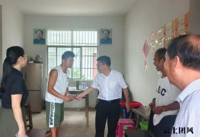 团风县财政局助力贫困学子逐梦大学