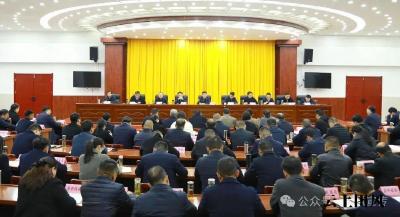 刘君峰主持召开县委常委会（扩大）会议