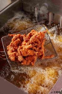 厦门炸鸡加盟和重庆档口炸鸡店加盟赛道加速洗牌：谁在定义2026年的“新中式”标准？