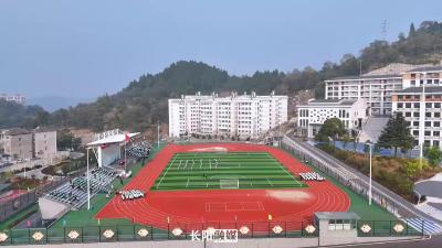 长阳龙舟坪中学第十五届科技体育艺术节开幕