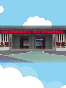 龙舟坪中学开展家长开放日活动，家长们走进学校，和孩子“同窗”。