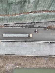 宜长快速路二期建设项目全线7座桥梁，共计300片箱梁全部吊装完成。