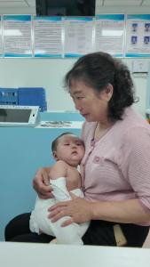 长阳妇幼保健院举行第39个“全国儿童预防接种日”科普活动。