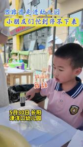 当非遗走进幼儿园，小朋友们忙到停不下来。