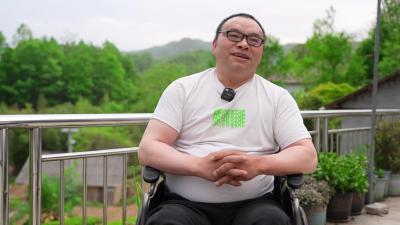 【小城故事】肖清富：轮椅上的新天地。