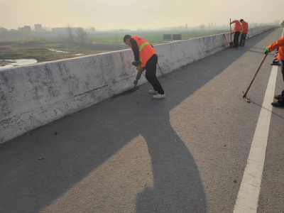 南漳县公路中心开展清沟疏涵专项行动