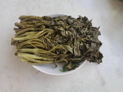 南漳：春日踏青去 采篮野菜归
