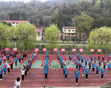 南漳：李庙完小举办首届“班级特色大课间”展示活动