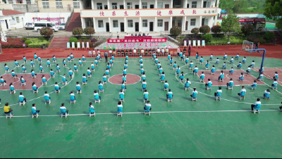南漳：首个学校流动图书点  让书香陪孩子成长