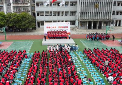 南漳县实验中学举行“青春心向党，领航新征程”爱国诗歌朗诵会