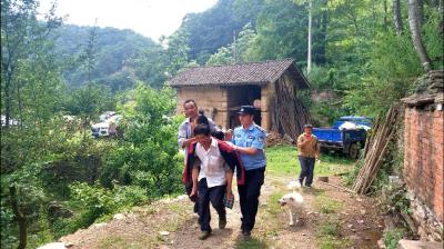 南漳：小孩深山走失 多方联合搜山28小时找回