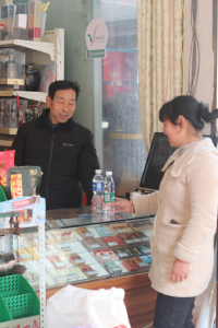 饱经磨难，夫妻二人七年没买过一双袜子              