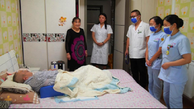 县中医医院：延伸服务 上门换药解患忧