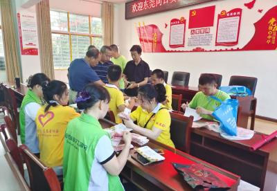 东莞市向日葵志愿服务队到东巩镇开展公益助学活动