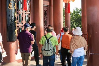 【热点关注】百名北美游客畅游江城 “武汉成为长江入境游热门目的地之一”