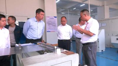 当阳市考察组到我县考察工业经济、招商引资等发展情况  