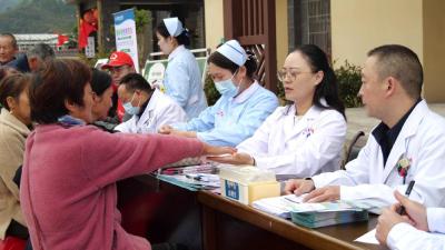 县人民医院组织开展“世界卒中日”义诊活动  