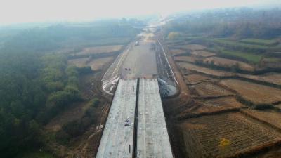 襄南高速建设加速两地通行将缩短至20分钟