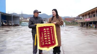 七旬老人讨薪难 人大代表帮维权