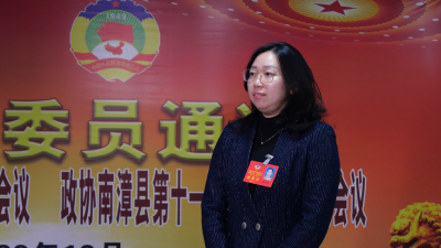 政协委员：听报告 谈感想 话发展