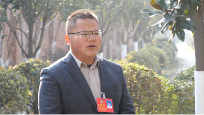 怀揣良策 履职担当 全县政协委员向大会报到