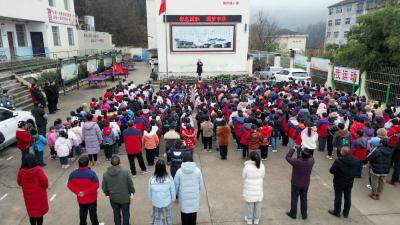 我县社会各界开展国家公祭日纪念活动  