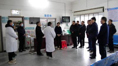 县人大常委会调研乡村医疗卫生体系建设工作  