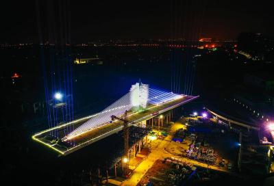 【热点关注】武汉滨湖路跨京广铁路矮塔斜拉桥成功转体