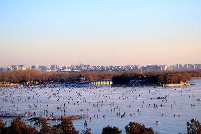北京：颐和园冰上乐趣多