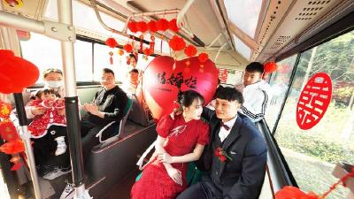 【热点关注】武汉私人定制公交婚车来啦！至今已办30余场婚礼