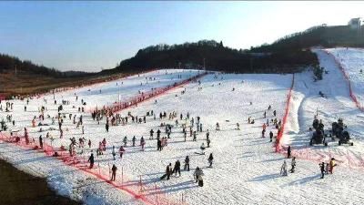 【热点关注】巴东：元旦近郊游为首选　冰雪运动“热”