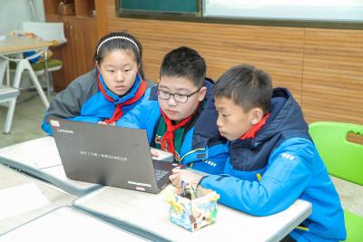 【热点关注】全省仅6所！武汉经开区湖畔小学入选教育部“中小学人工智能教育基地”