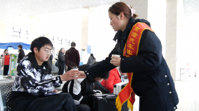 春运首日 多部门携手助力旅客平安返乡  
