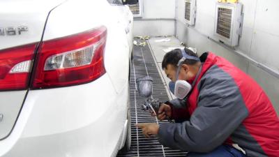 湖北南漳：冬季行车隐患多 技术人员来支招  