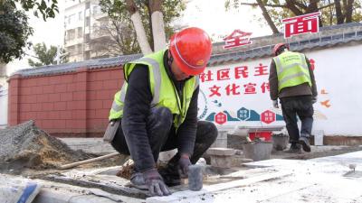 人行道改造提升　助推城市提档升级              