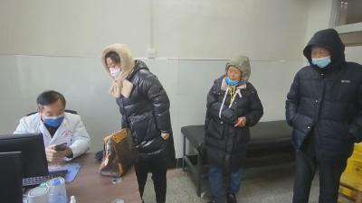 道路结冰出行难“防摔秘籍”记心间  