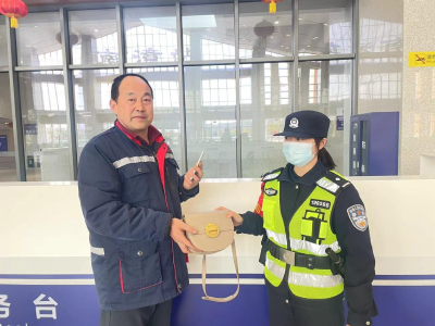情暖旅途　南漳铁警帮助多名旅客寻回失物