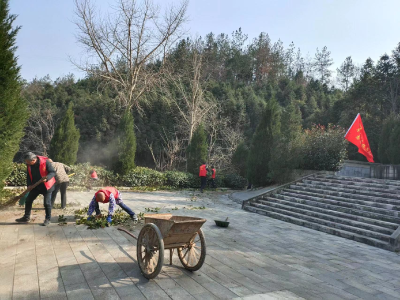 李庙镇退役军人服务站开展祭扫烈士陵园活动