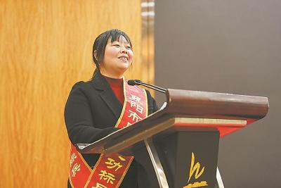 “梦工厂”让陪读妈妈在家门口就业