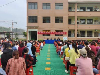 县疾控中心开展“4.25全国预防接种日”宣传活动