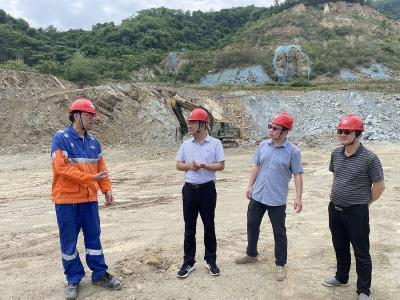县领导检查非煤矿山安全