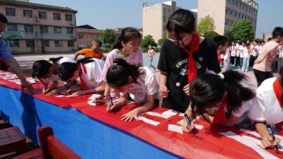 爱路护路进校园“童”心协力助平安      