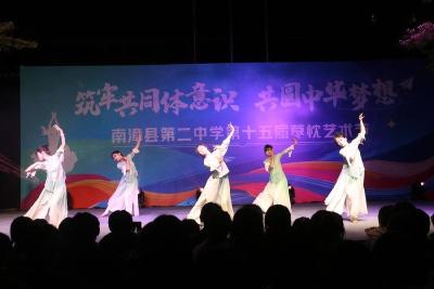 县第二中学：点燃青春之火　唱响青春赞歌
