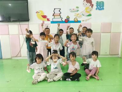 武东中心幼儿园欢庆“六一”，创意礼包暖童心