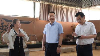 陈栋调研构建基层治理体系框架试点工作，要求学深悟透用好试点工作方案，积极探索“南漳新经验” 