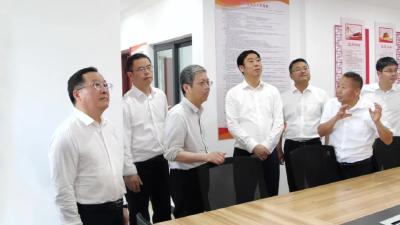 省委社会工作部副部长陆建义到我县调研基层治理体系框架试点工作 