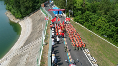 湖北南漳：以“演”筑防 以“练”备战 军地联合开展防汛演练