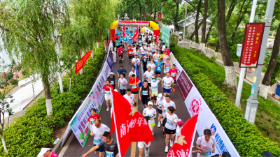 燃烧卡路里——我县成功举办健康跑     