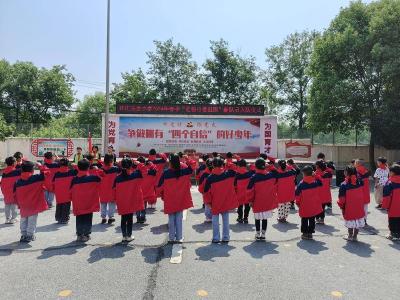 花庄小学：48名学生光荣入队，传承红领巾精神