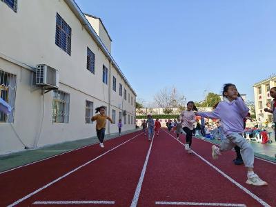 ​城关镇临沮小学运动场上的“热辣滚烫”